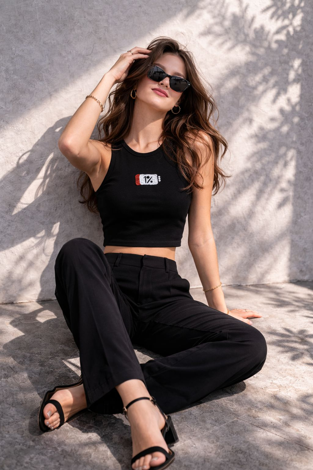Casual chic black sleeveless crop top outfit